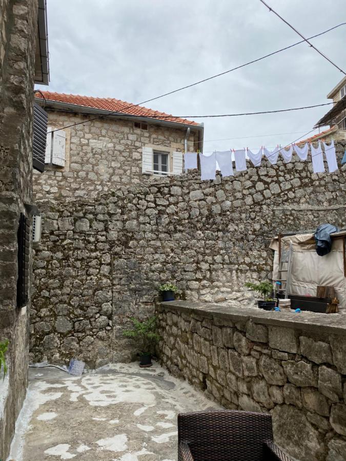 Apartment Njegos Perast Bagian luar foto