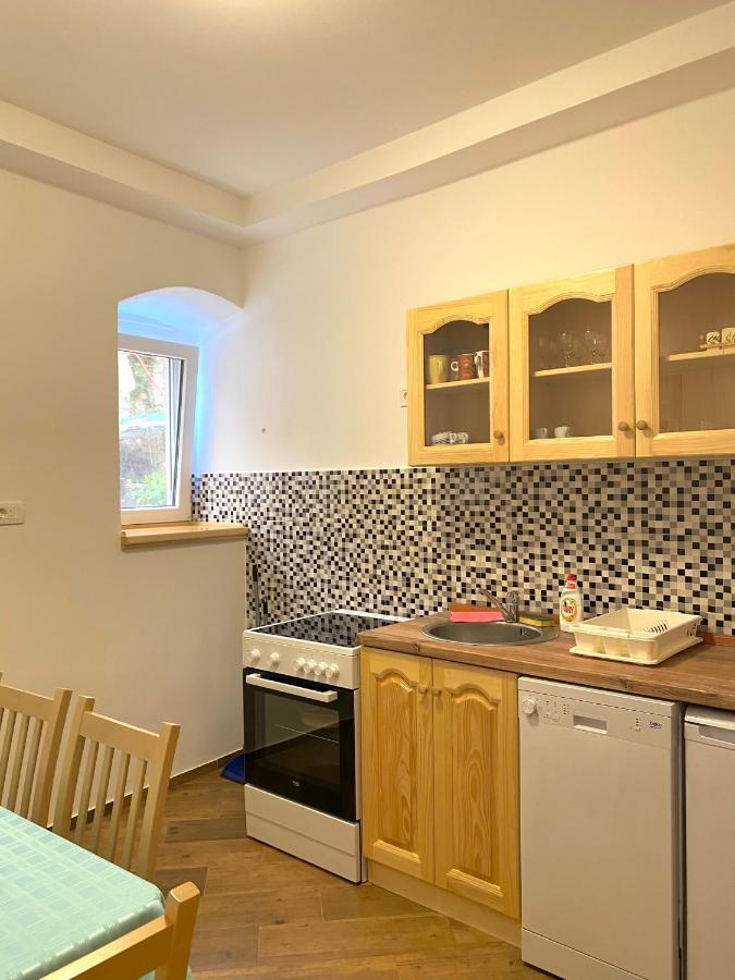 Apartment Njegos Perast Bagian luar foto